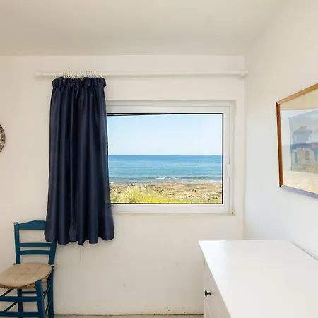 Seafront Serenity - Waterfront Oasis Apartment