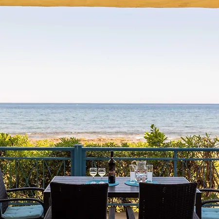 Apartment Seafront Serenity - Waterfront Oasis