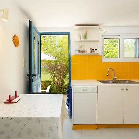 Daire Seafront Serenity - Waterfront Oasis *