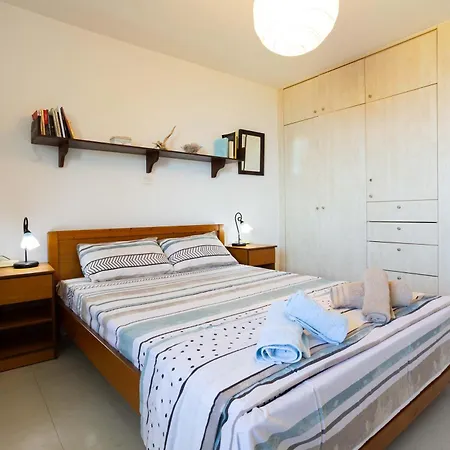 Seafront Serenity - Waterfront Oasis Apartment Agrilos