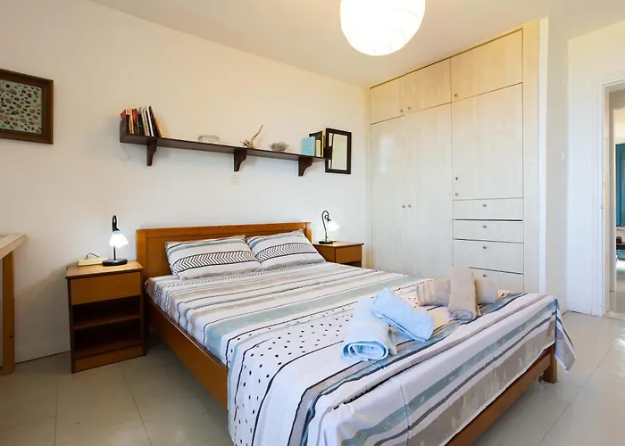 Seafront Serenity - Waterfront Oasis Appartement Ágrilos